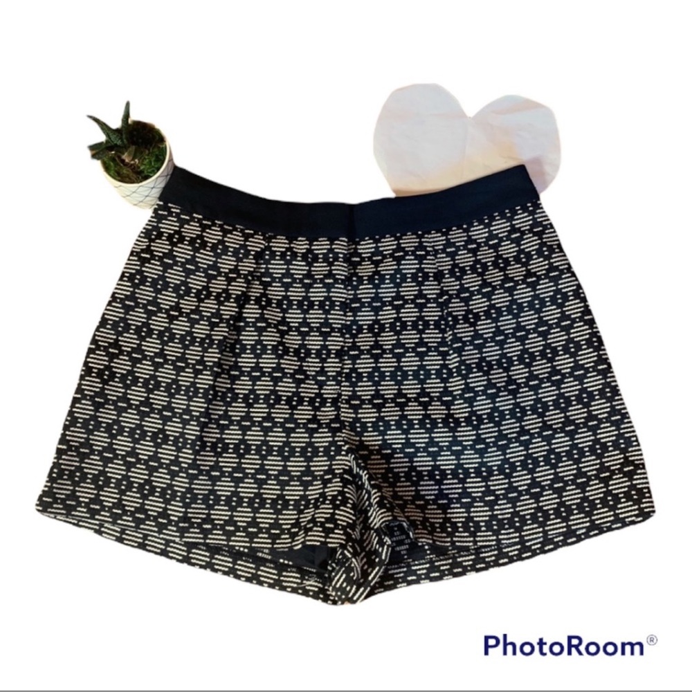 Forever 21 black and white patterned shorts
